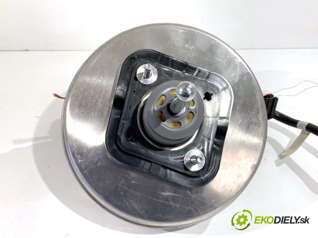 BMW G02 SUV 2023 140 kW xDrive 20 d 1995 Posilovač bŕzd 6875180