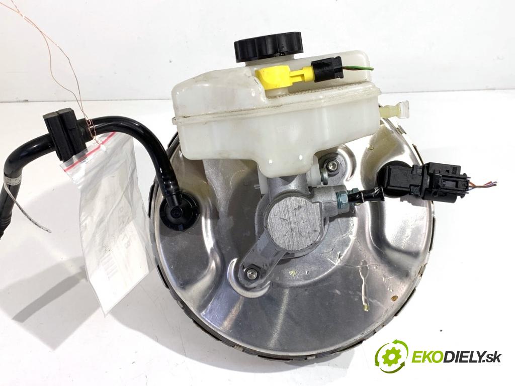 BMW G02 SUV 2023 140 kW xDrive 20 d 1995 Posilovač bŕzd 6875180