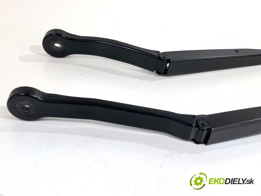 BMW G02 SUV 2023 140 kW xDrive 20 d 1995 Rameno stierače predný 7399009 7399010