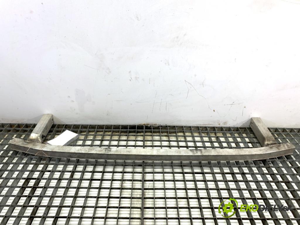 BMW G02 SUV 2023 140 kW xDrive 20 d 1995 výztuha nárazníka přední část dolná 7399912