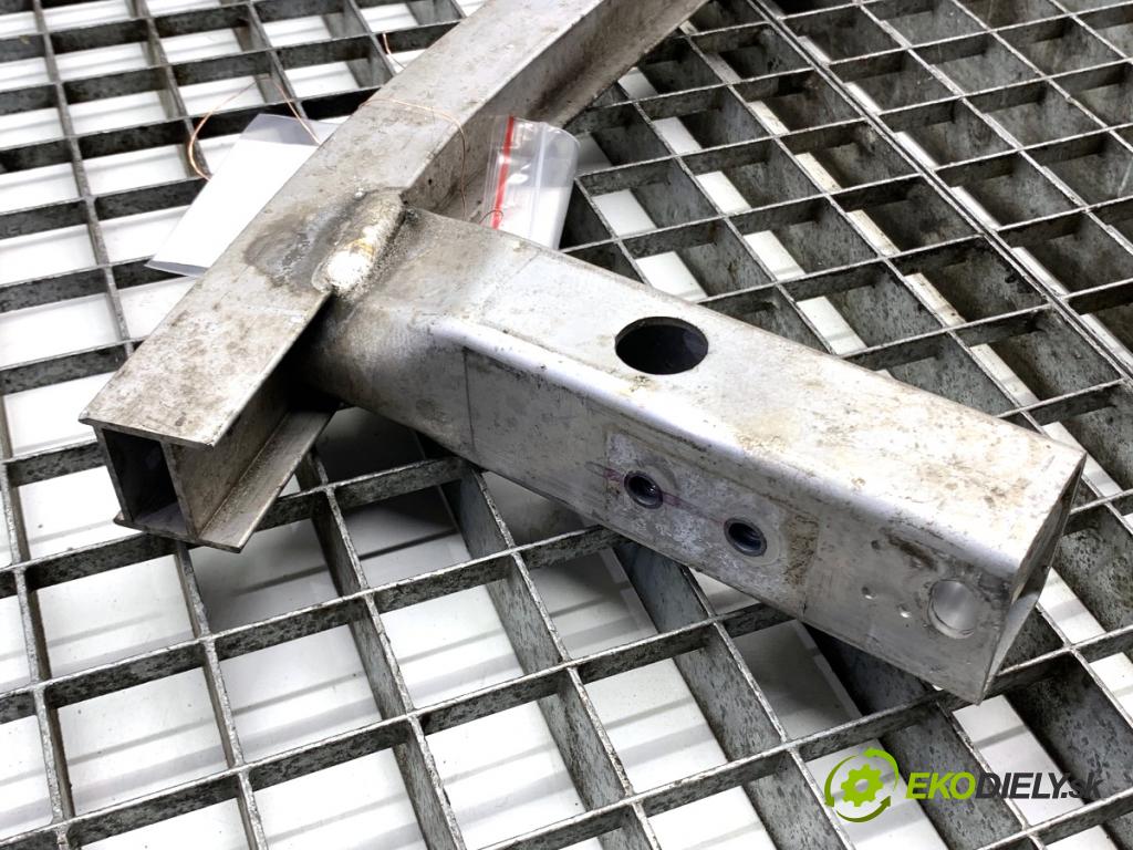 BMW G02 SUV 2023 140 kW xDrive 20 d 1995 Výstuha nárazníka predný dolná 7399912