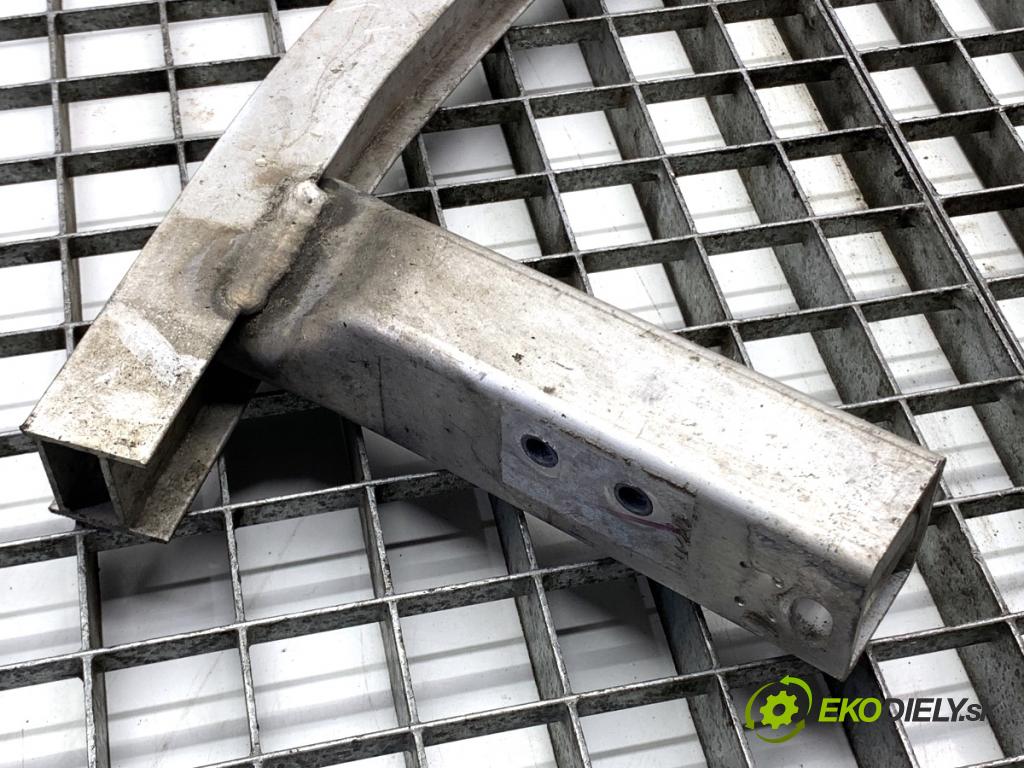 BMW G02 SUV 2023 140 kW xDrive 20 d 1995 Výstuha nárazníka predný dolná 7399912