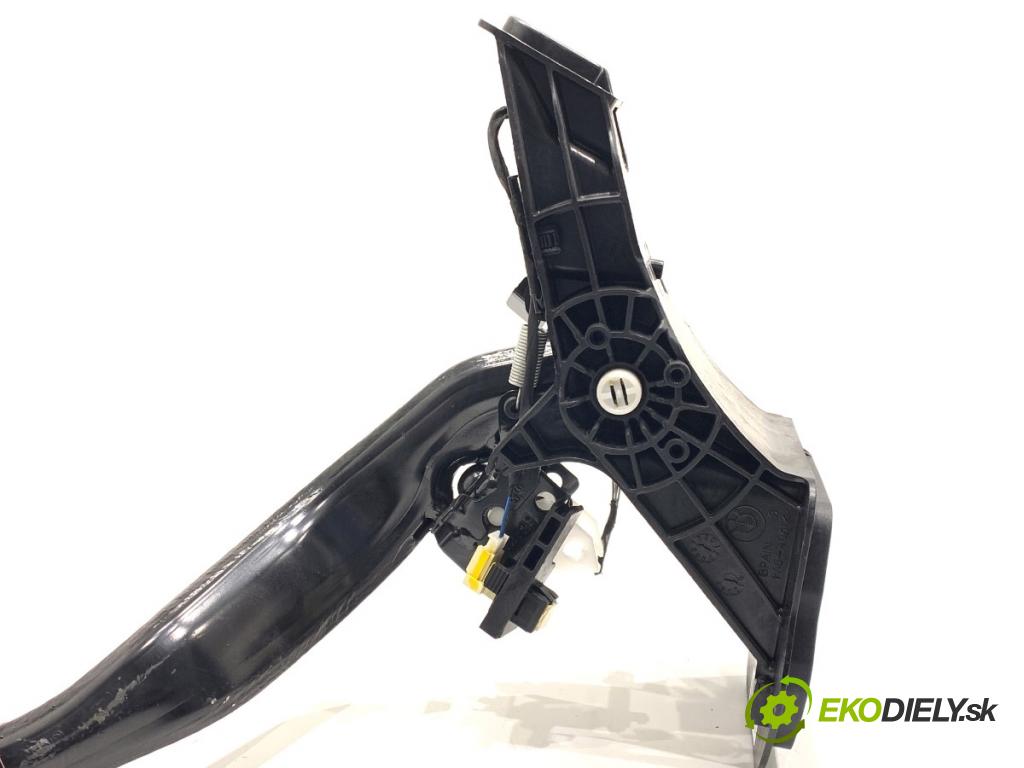 BMW G02 SUV 2023 140 kW xDrive 20 d 1995 pedal brzdy 6874285