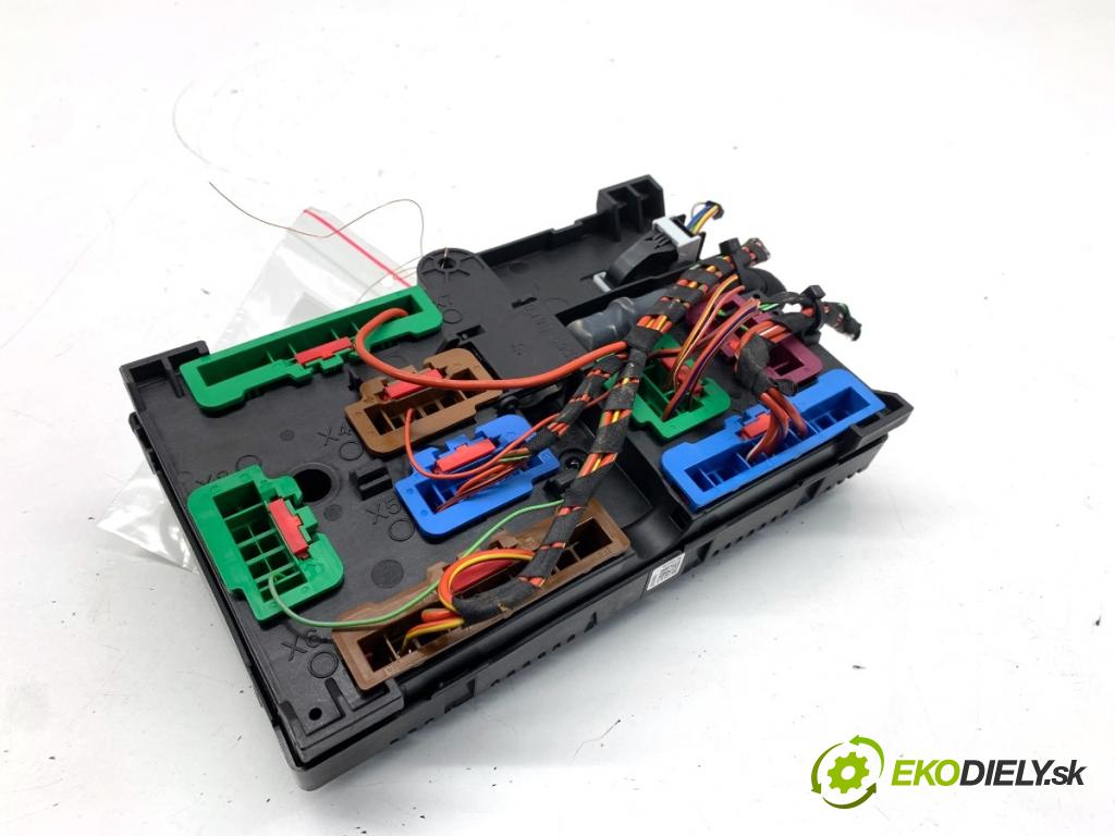 BMW G02 SUV 2023 140 kW xDrive 20 d 1995 Skrinka poistková 5A04502-03 (Poistková skrinka)