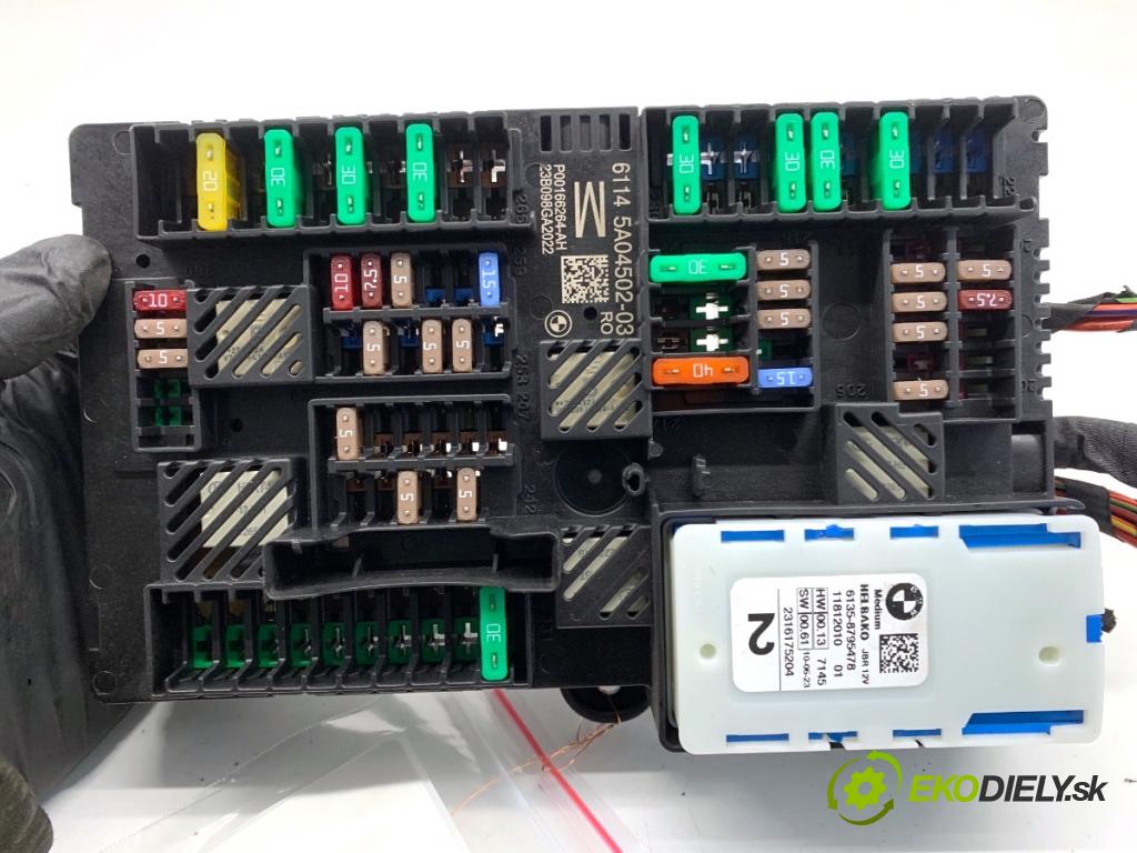 BMW G02 SUV 2023 140 kW xDrive 20 d 1995 Skrinka poistková 5A04502-03 (Poistková skrinka)