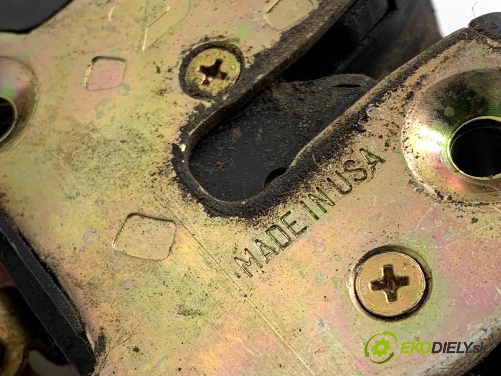 JEEP CHEROKEE KJ samochód terenowy zamknięty 2003 155 kW 3.7 4x4 3698 zámok Dvere ľavy predný