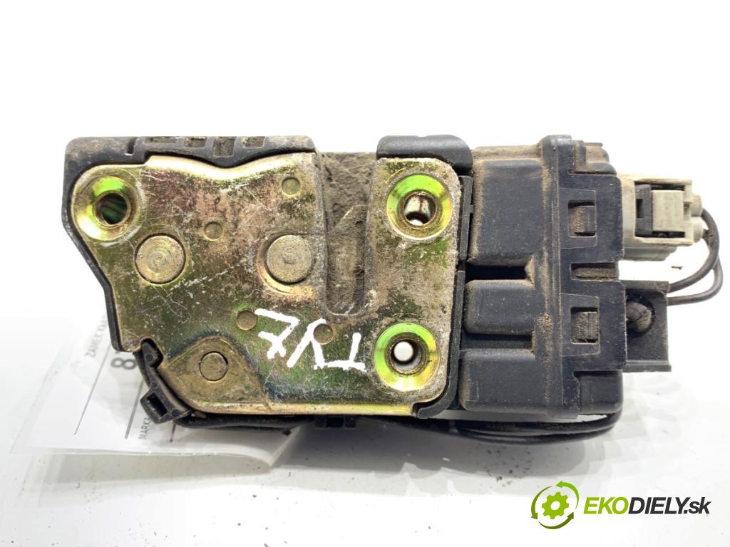 JEEP CHEROKEE KJ samochód terenowy zamknięty 2003 155 kW 3.7 4x4 3698 zámok dverí zad