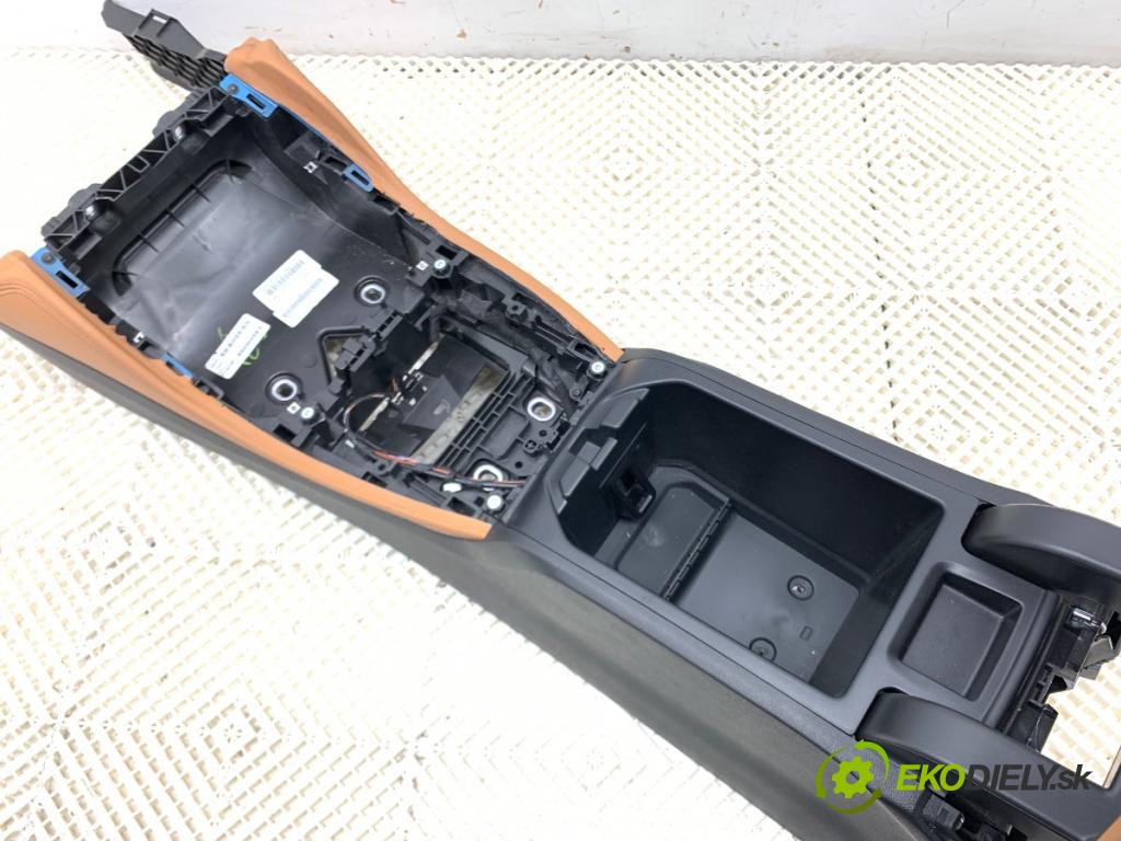 BMW G02 SUV 2023 140 kW xDrive 20 d 1995 Tunel středový OPĚRADLO: