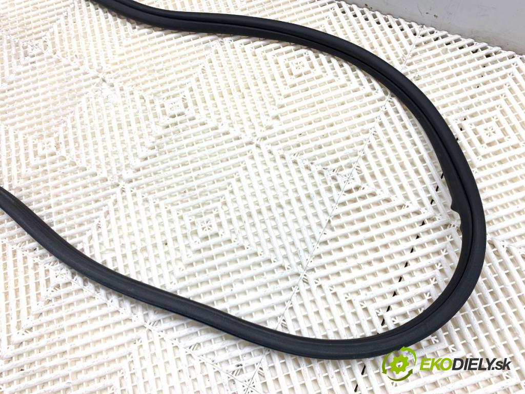 BMW G02 SUV 2023 140 kW xDrive 20 d 1995 tesnenie Dvere predný pravá 7416498