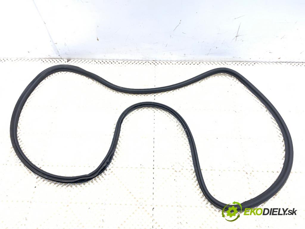 BMW G02 SUV 2023 140 kW xDrive 20 d 1995 těsnění dveří kufra 7424401