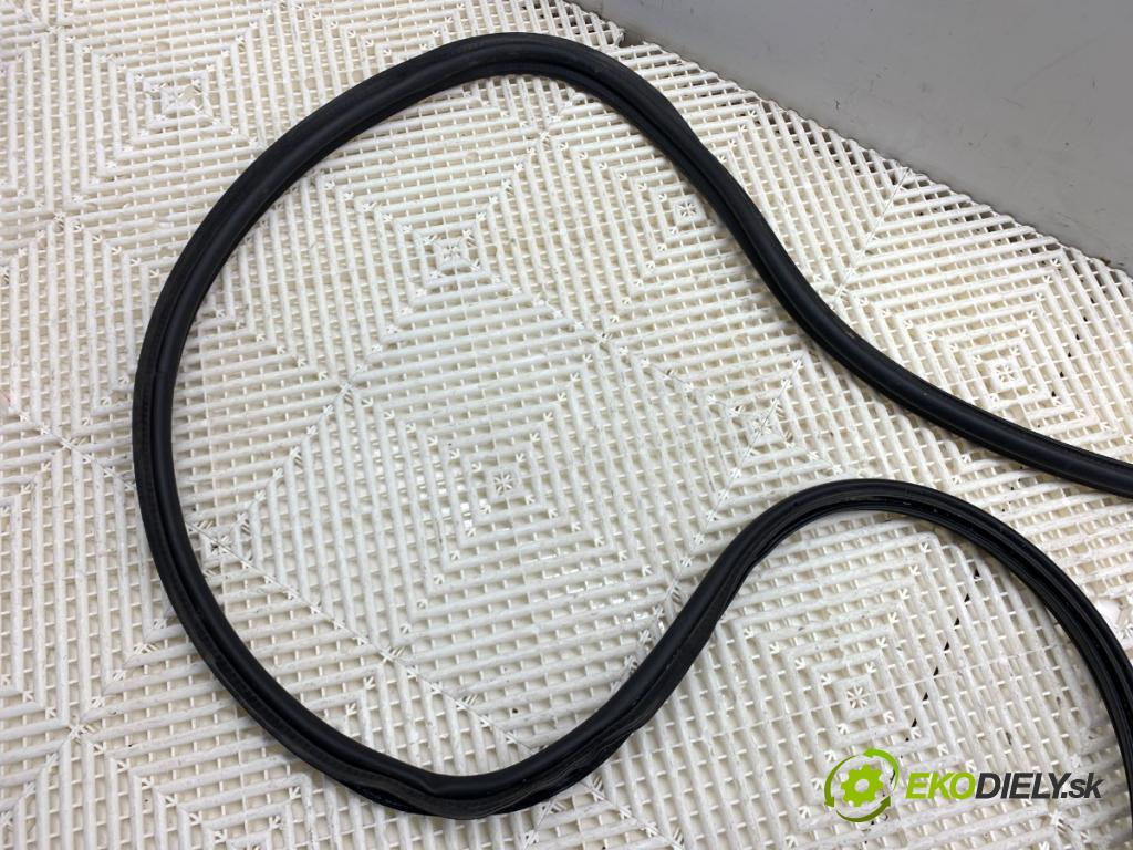 BMW G02 SUV 2023 140 kW xDrive 20 d 1995 tesnenie dverí kufra 7424401