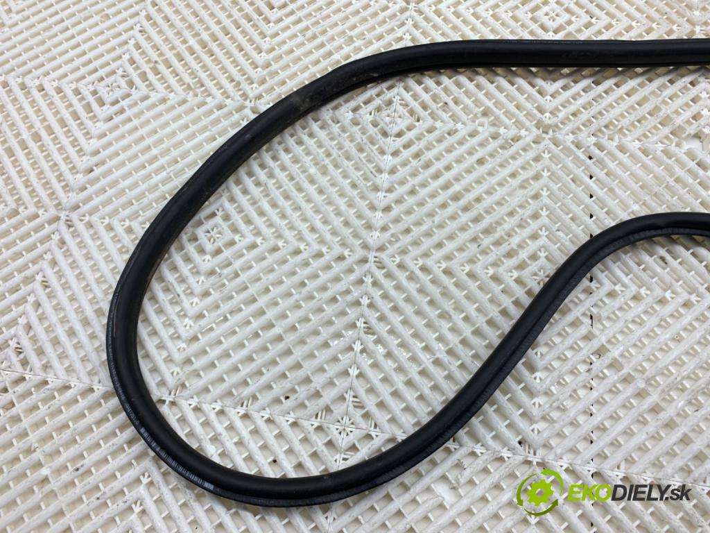 BMW G02 SUV 2023 140 kW xDrive 20 d 1995 tesnenie Dvere zad pravá 7416517 (Karoséria ostatné)