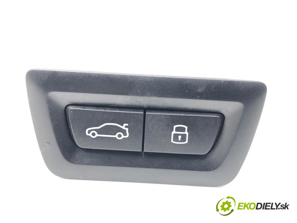 BMW G02 SUV 2023 140 kW xDrive 20 d 1995 vypínač otevírání dveří 5A64C25
