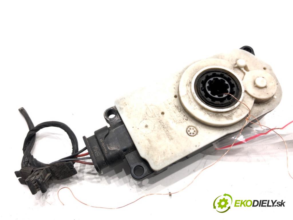 BMW G02 SUV 2023 140 kW xDrive 20 d 1995 Motorček rolety ŽALÚZIE: 5811R1001