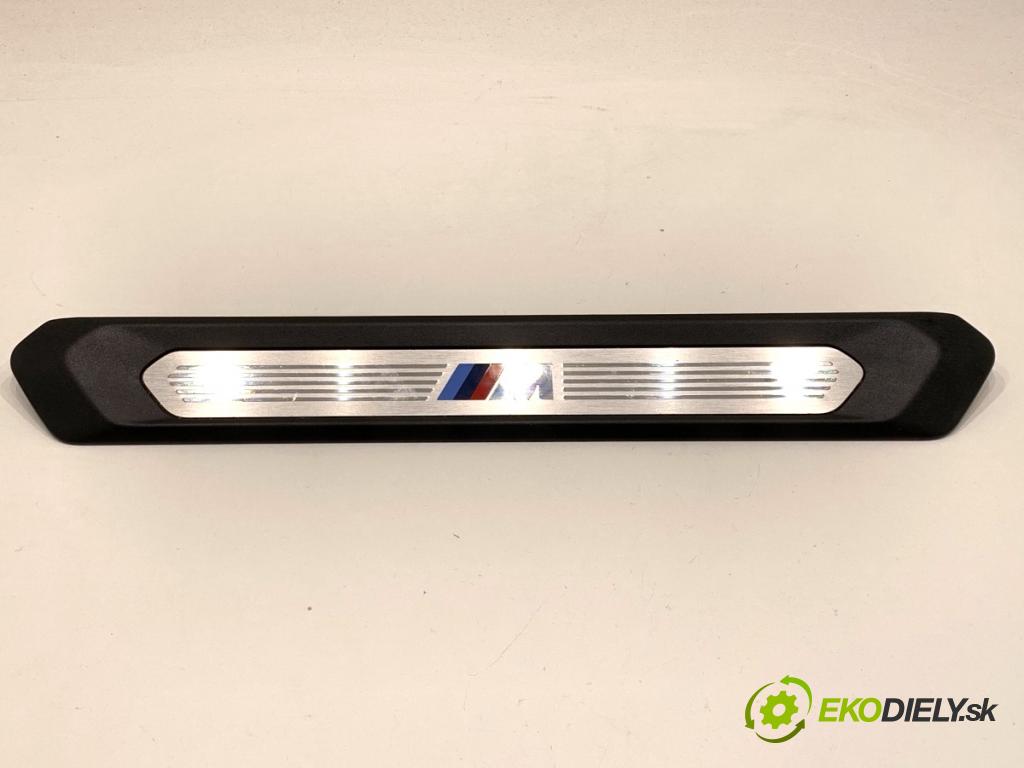 BMW G02 SUV 2023 140 kW xDrive 20 d 1995 lišta násada prahu přední část levá strana M-BALÍČEK 8068487