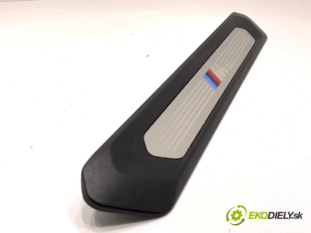 BMW G02 SUV 2023 140 kW xDrive 20 d 1995 lišta násada prahu přední část levá strana M-BALÍČEK 8068487