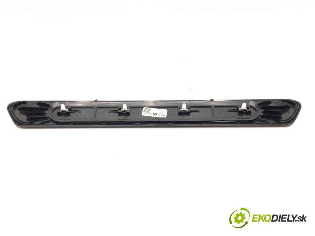 BMW G02 SUV 2023 140 kW xDrive 20 d 1995 lišta násada prahu přední část levá strana M-BALÍČEK 8068487