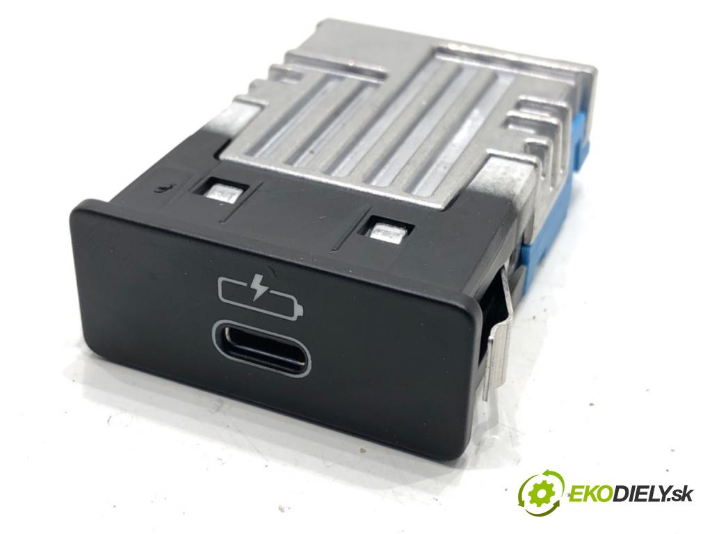 BMW G02 SUV 2023 140 kW xDrive 20 d 1995 PORT NABÍJENÍ: HNÍZDO: USB 5A84161