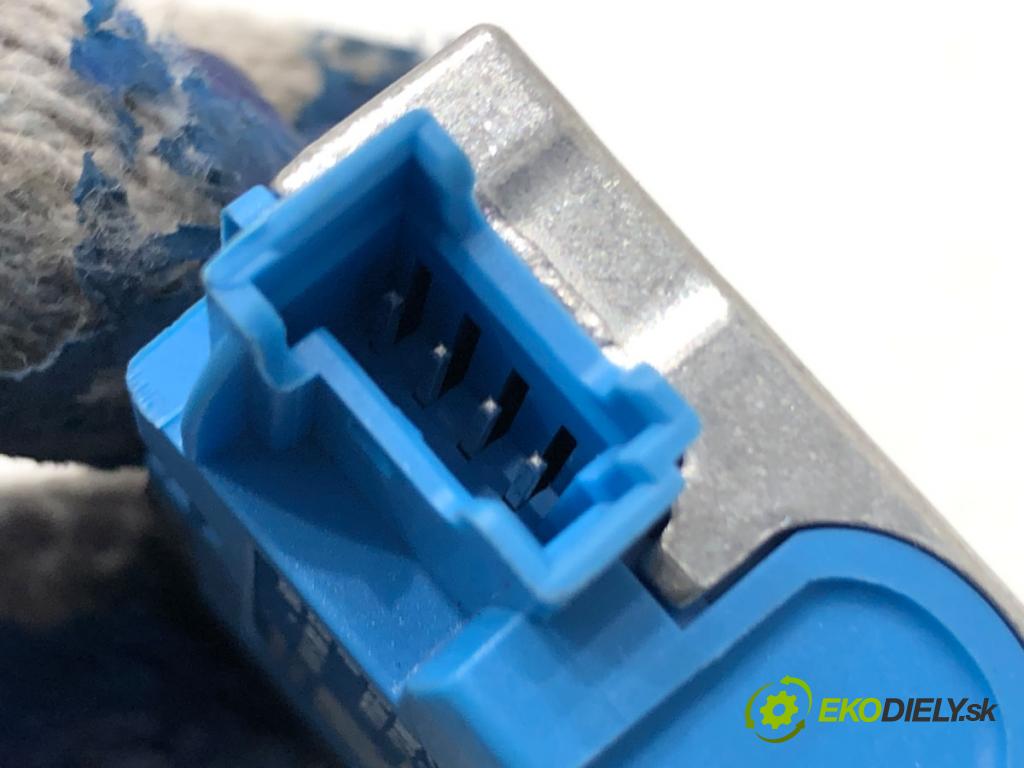 BMW G02 SUV 2023 140 kW xDrive 20 d 1995 PORT NABÍJANIE: HNÍZDO: USB 5A84161