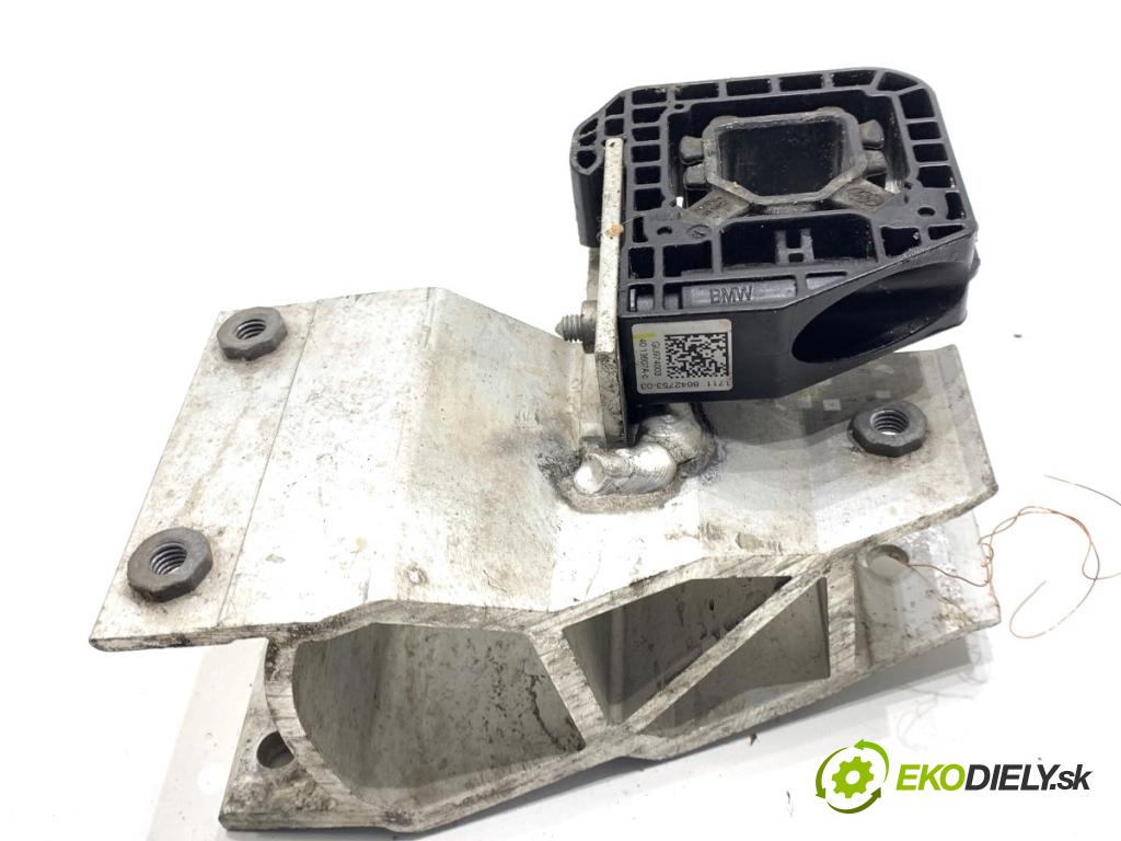 BMW G02 SUV 2023 140 kW xDrive 20 d 1995 Držiak Uchytenie chladič ľavy 7399965