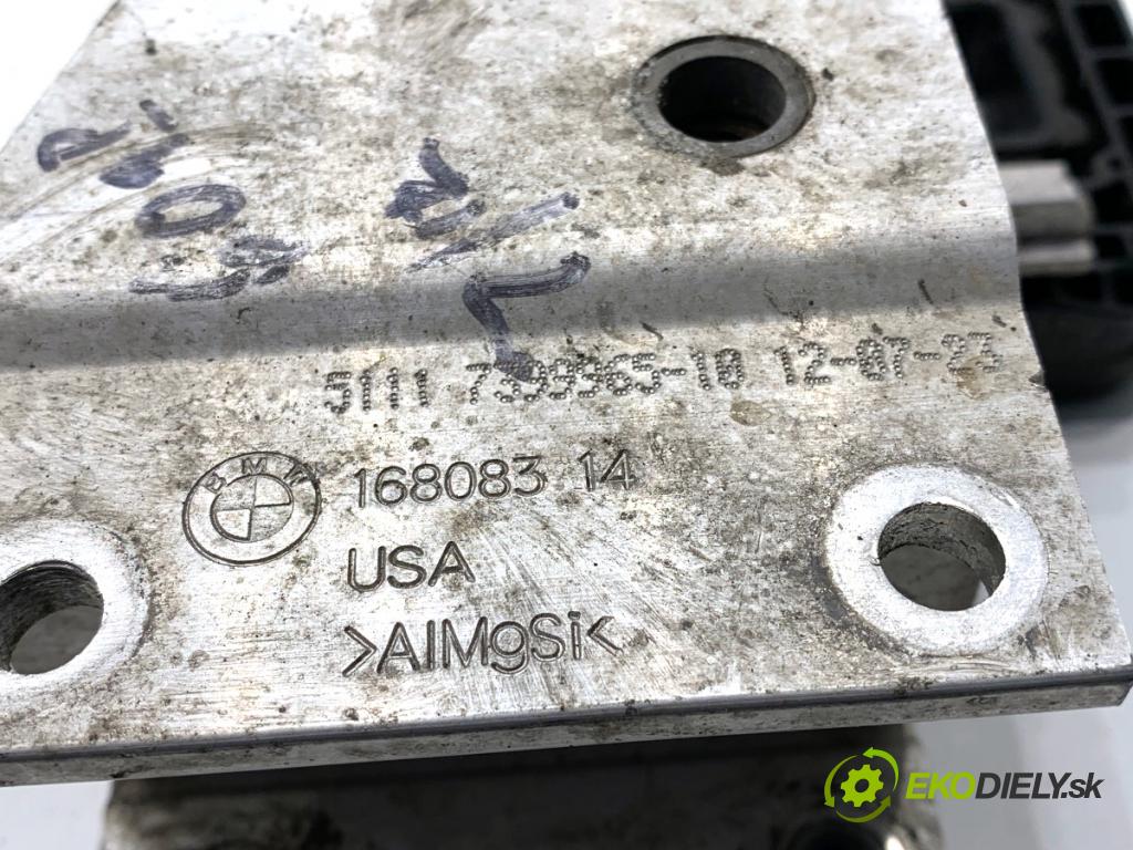BMW G02 SUV 2023 140 kW xDrive 20 d 1995 Držiak Uchytenie chladič ľavy 7399965