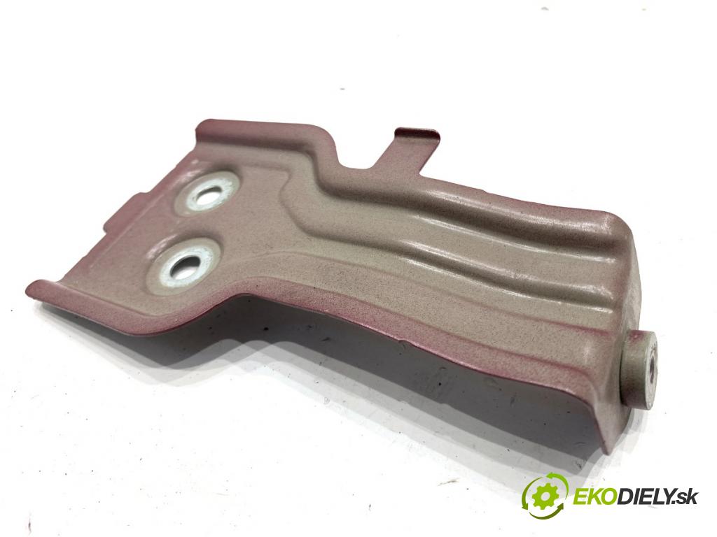 BMW G02 SUV 2023 140 kW xDrive 20 d 1995 Držiak Uchytenie blatníka ľavy 7397515