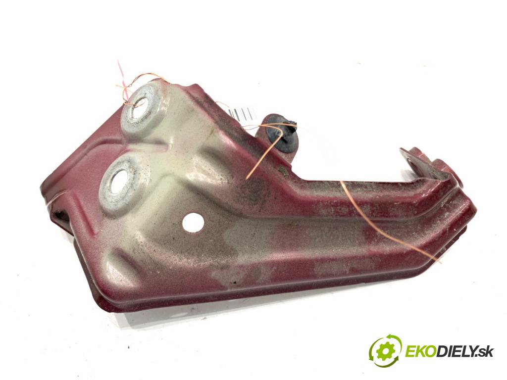 BMW G02 SUV 2023 140 kW xDrive 20 d 1995 Držiak Uchytenie blatníka ľavy 7400219