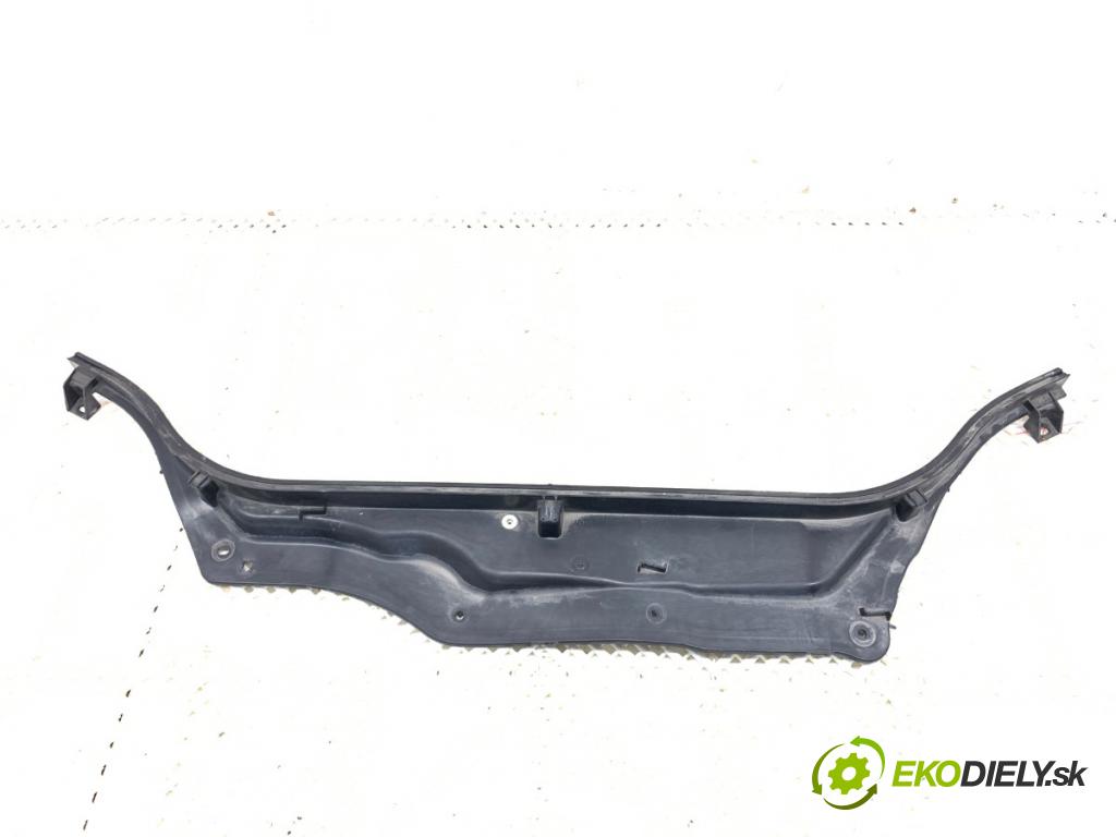 BMW G02 SUV 2023 140 kW xDrive 20 d 1995 Torpédo, plast pod čelné okno Clona STENY: 7394819