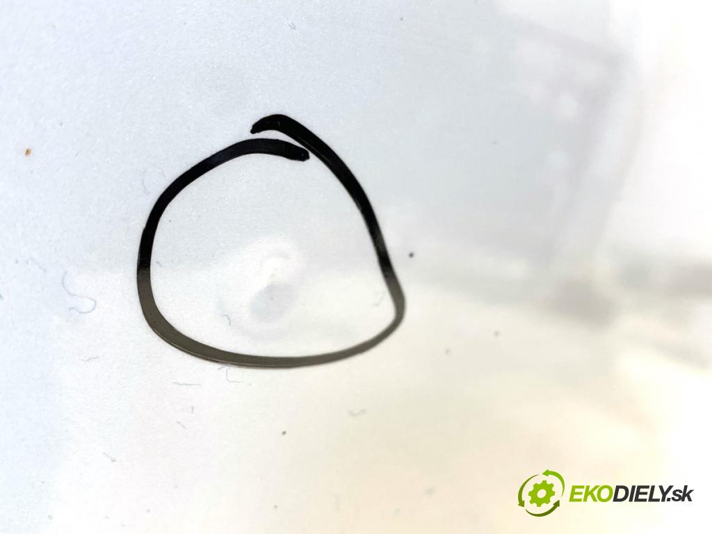 TESLA MODEL Y SUV 2023 235 kW EV 0 Dvere pravy predný