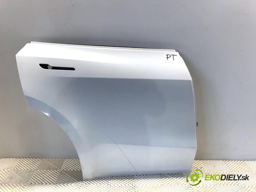 TESLA MODEL Y SUV 2023 235 kW EV 0 dveře pravý zadní část 