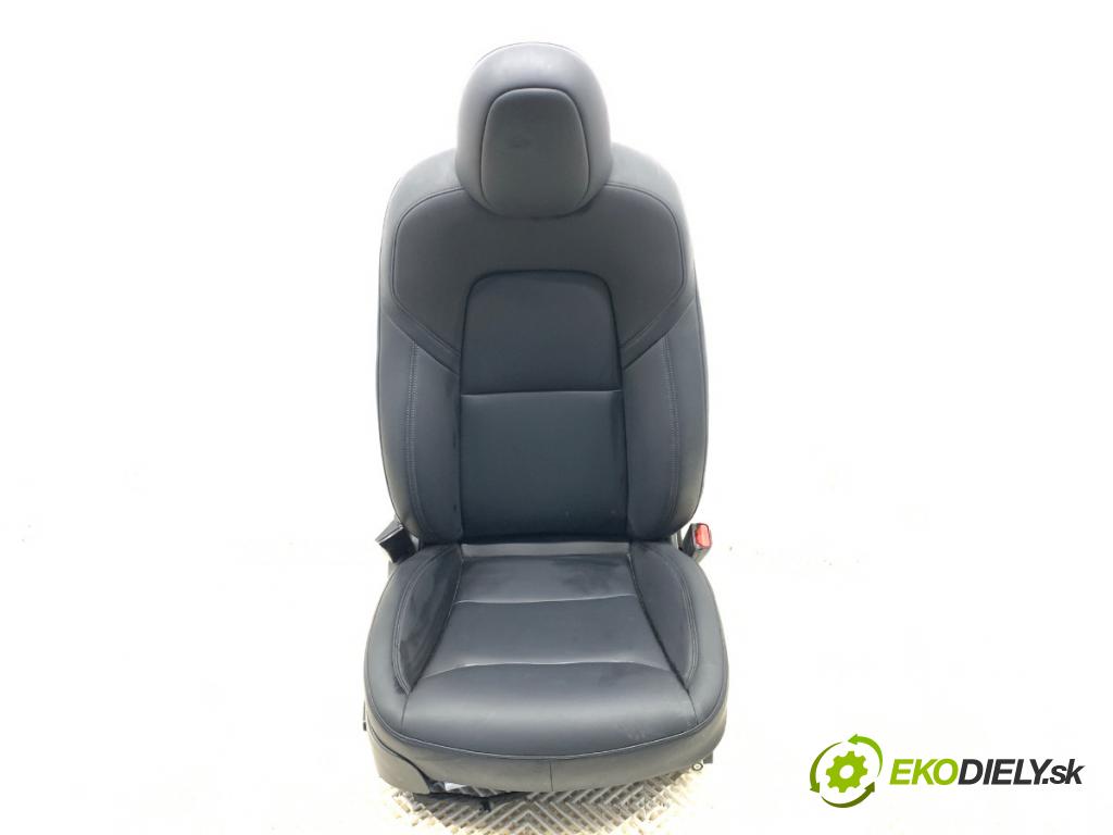 TESLA MODEL Y SUV 2023 235 kW EV 0 Sedadlo pravy predný 