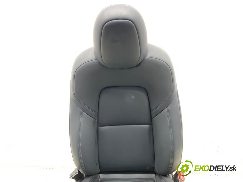 TESLA MODEL Y SUV 2023 235 kW EV 0 Sedadlo pravy predný