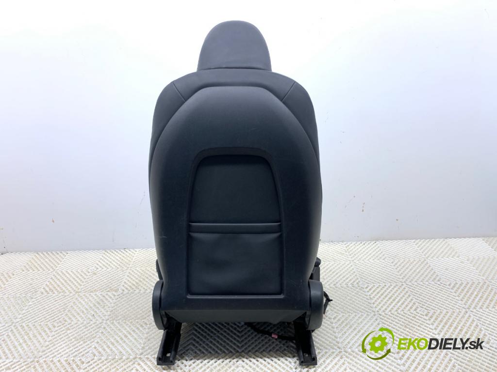 TESLA MODEL Y SUV 2023 235 kW EV 0 Sedadlo pravy predný