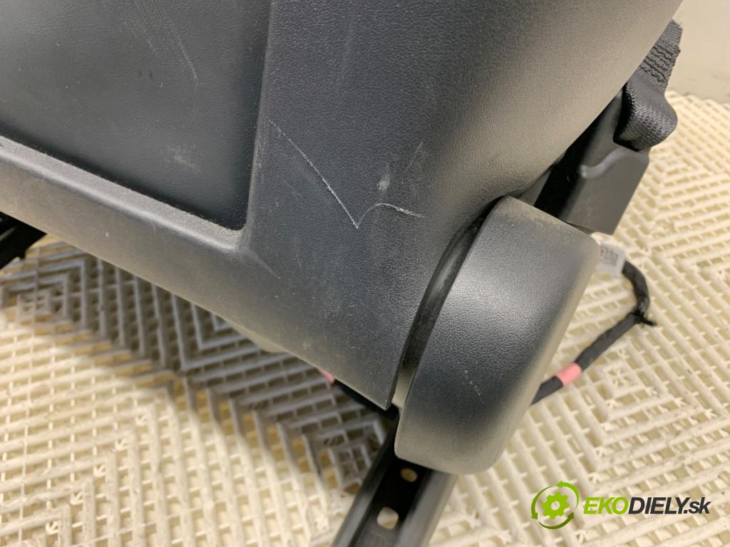 TESLA MODEL Y SUV 2023 235 kW EV 0 Sedadlo pravy predný