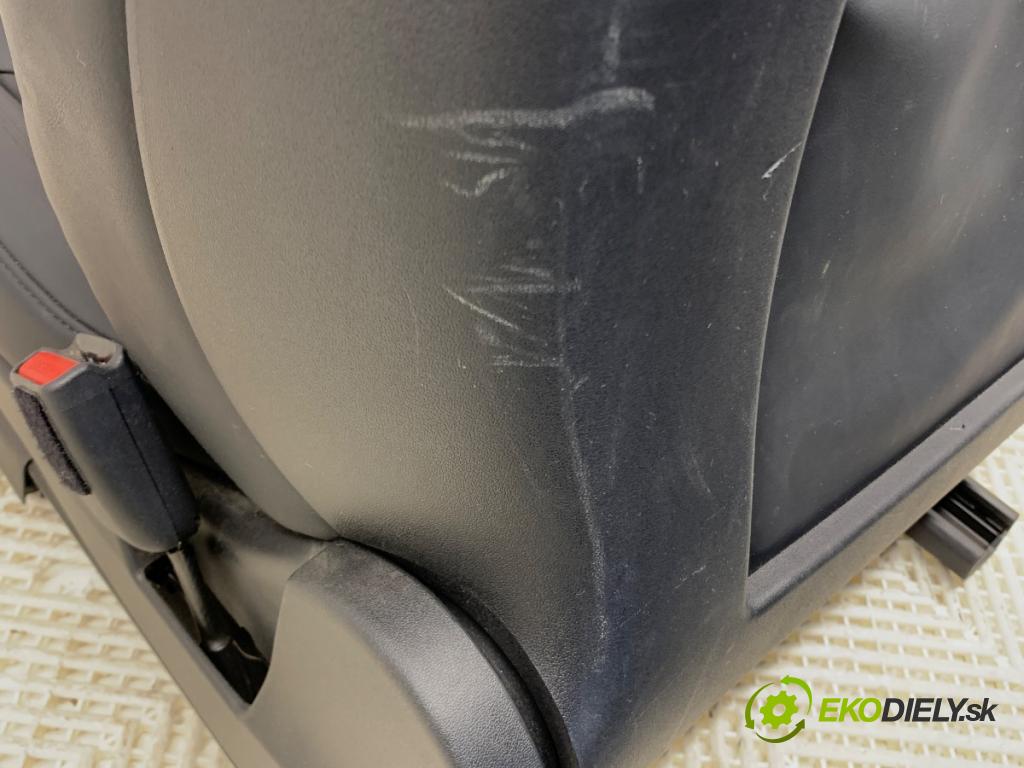 TESLA MODEL Y SUV 2023 235 kW EV 0 Sedadlo pravy predný