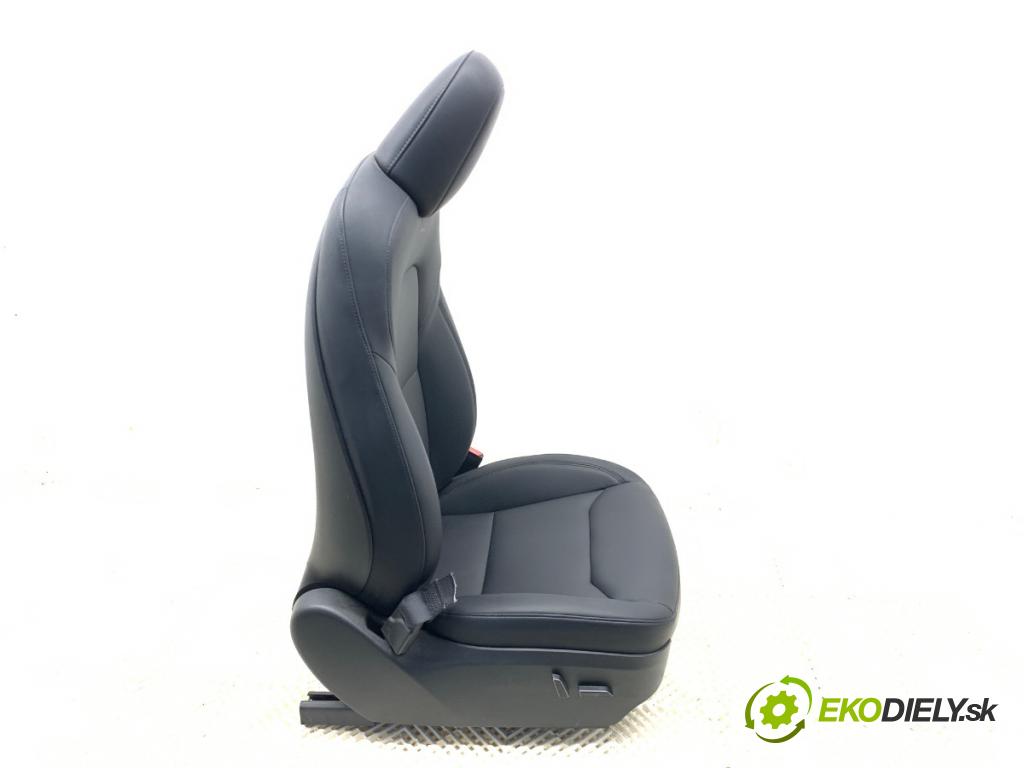 TESLA MODEL Y SUV 2023 235 kW EV 0 Sedadlo pravy predný