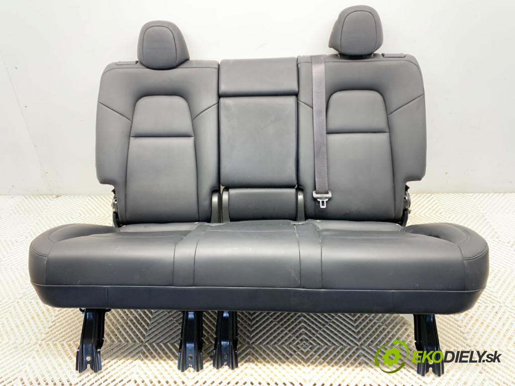 TESLA MODEL Y SUV 2023 235 kW EV 0 Sedadlo druhý rad 