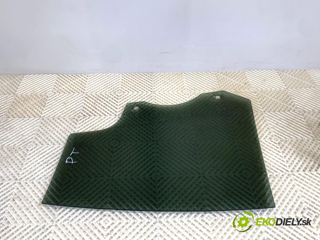 TESLA MODEL Y SUV 2023 235 kW EV 0 Okno pravy zad