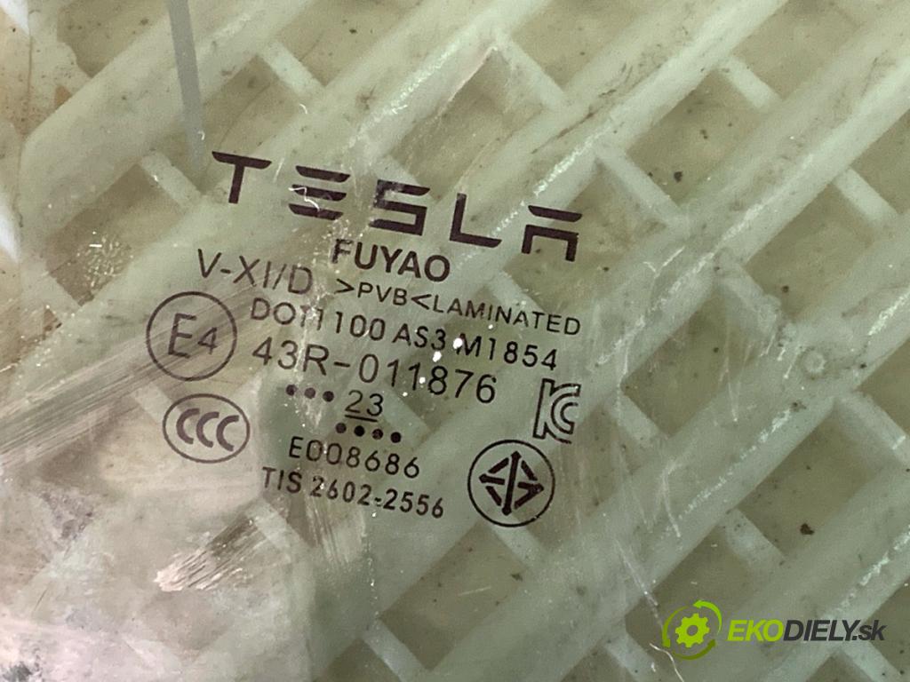 TESLA MODEL Y SUV 2023 235 kW EV 0 Okno pravy zad