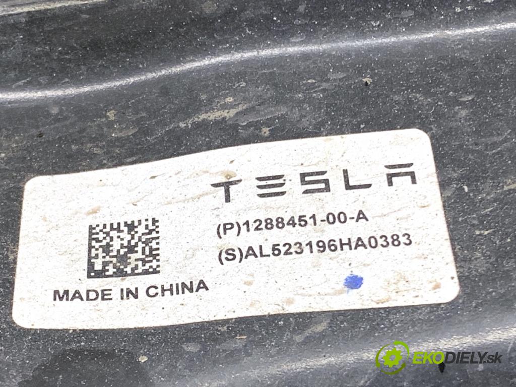 TESLA MODEL Y SUV 2023 235 kW EV 0 Výstuha zad