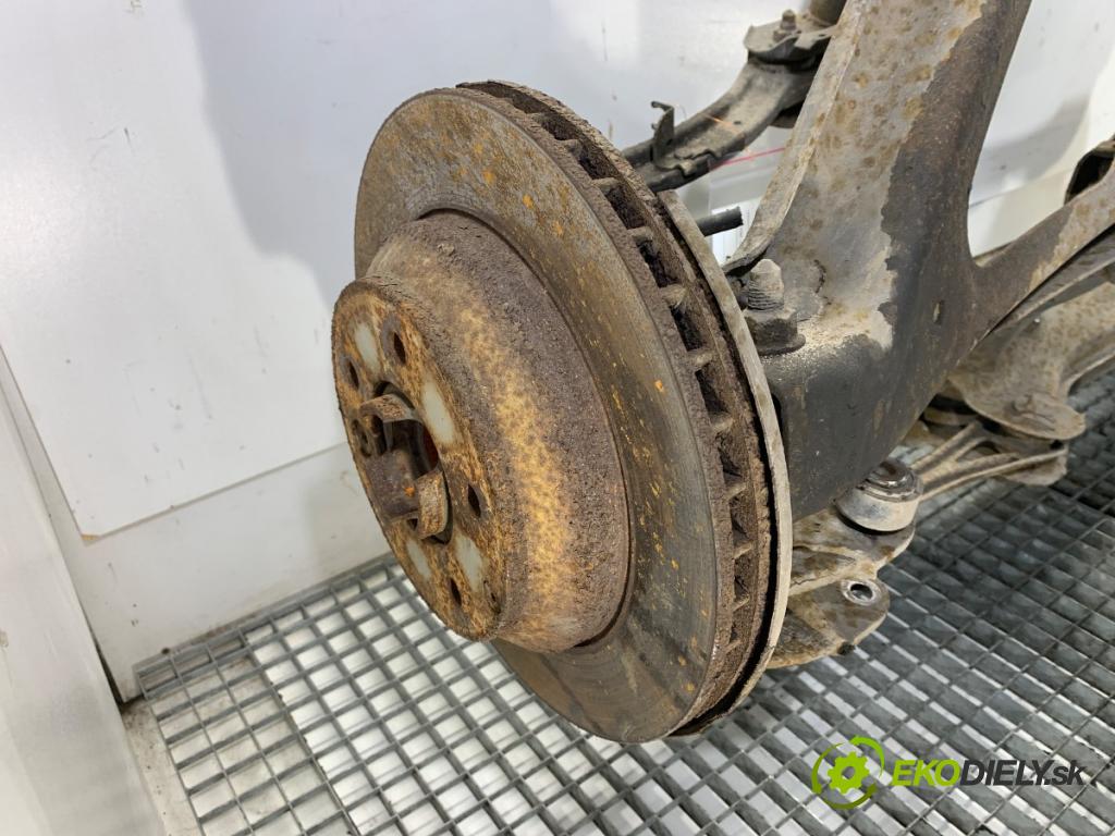 VW TOUAREG SUV 2009 176 kW 3.0 V6 TDI 2967 Výstuha zad 7L0500041