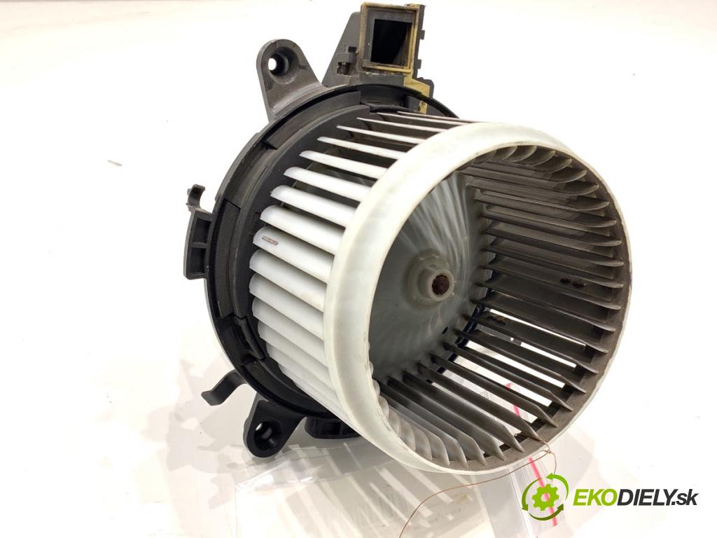 PEUGEOT 3008 SUV 2021 147 kW Hybrid4 (M45GBU) 1598 ventilátor kúrenia 5P1330400