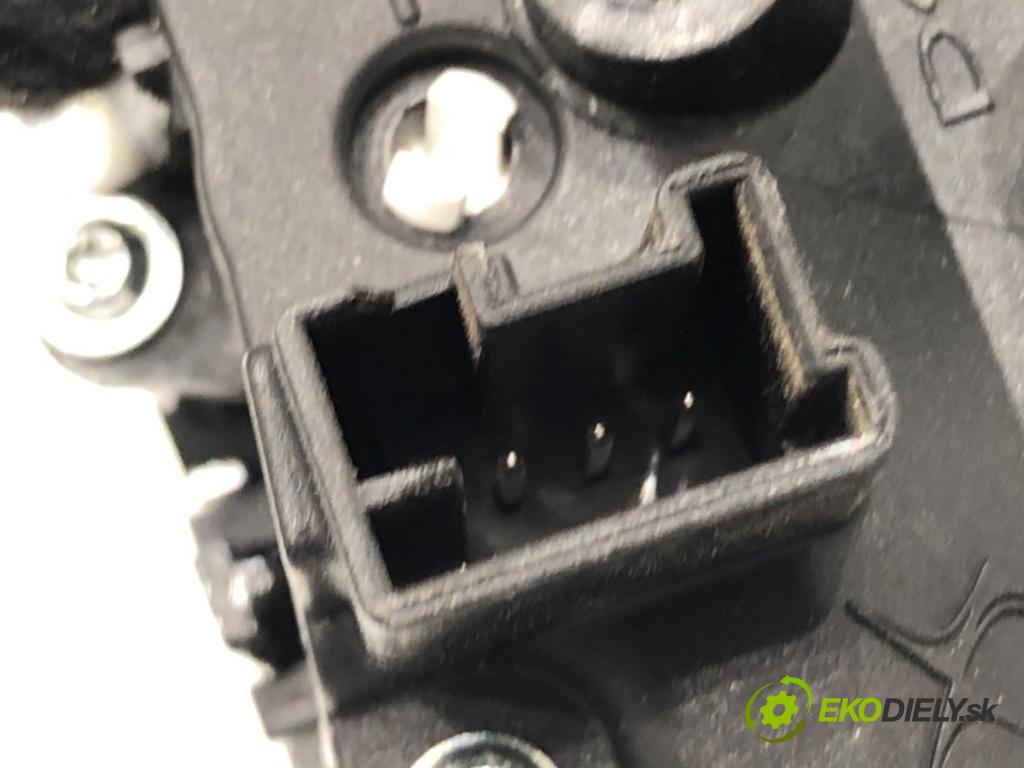 PEUGEOT 3008 SUV 2021 147 kW Hybrid4 (M45GBU) 1598 SPÍNAČE: volantu 34198516