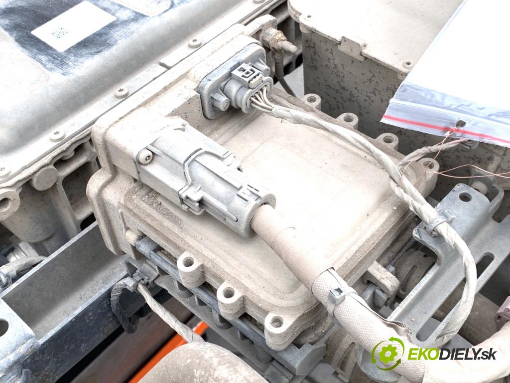 MERCEDES-BENZ eSPRINTER Skrzynia Skrzynia 2022 85 kW Electric (910.633)  Výhrevné teleso, radiátor kúrenia VÝMENNÍK: TEPLÝ: A0008358403