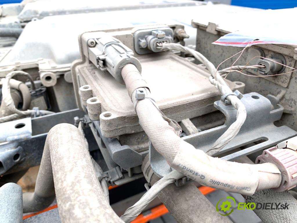 MERCEDES-BENZ eSPRINTER Skrzynia Skrzynia 2022 85 kW Electric (910.633)  Výhrevné teleso, radiátor kúrenia VÝMENNÍK: TEPLÝ: A0008358403