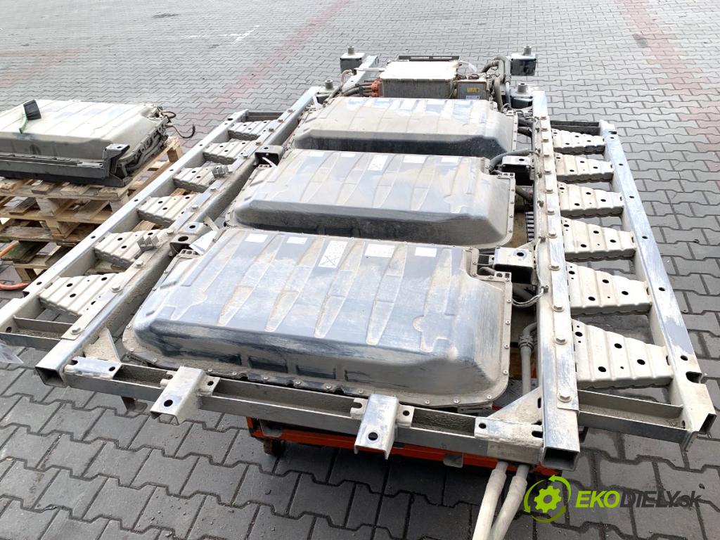 MERCEDES-BENZ eSPRINTER Skrzynia Skrzynia 2022 85 kW Electric (910.633)  PLATFORMA Výstuha Uchytenie BATERIE: A9103410000