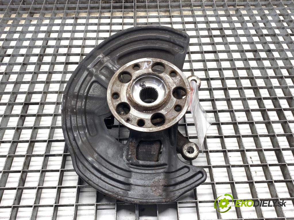 MERCEDES-BENZ W176 liftback 2017 90 kW A 180 (176.042) 1595 náboj pravy predný 