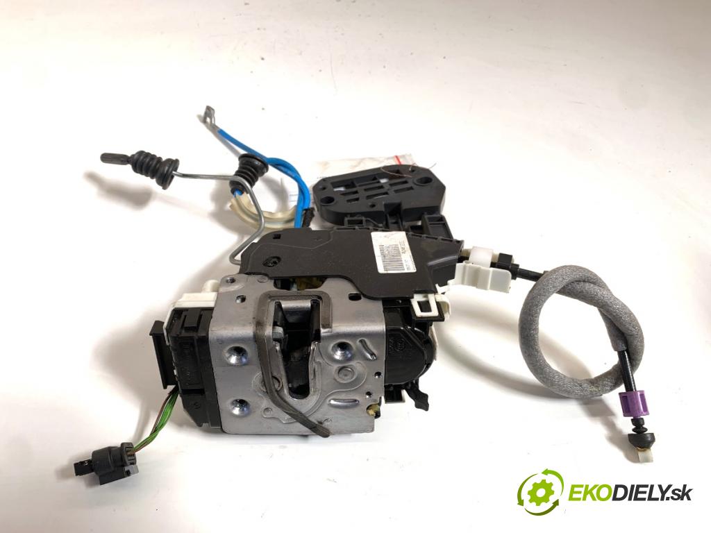 MERCEDES-BENZ W176 liftback 2017 90 kW A 180 (176.042) 1595 zámok dveře levý zadní část 