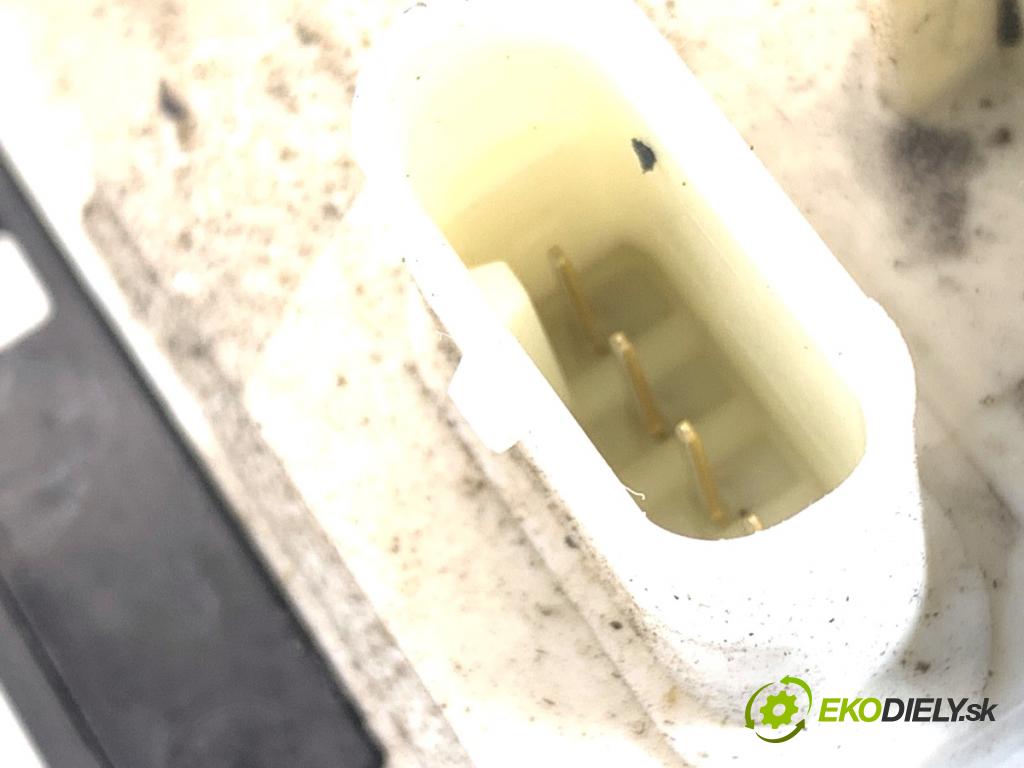 MERCEDES-BENZ W176 liftback 2017 90 kW A 180 (176.042) 1595 zámok Dvere ľavy zad