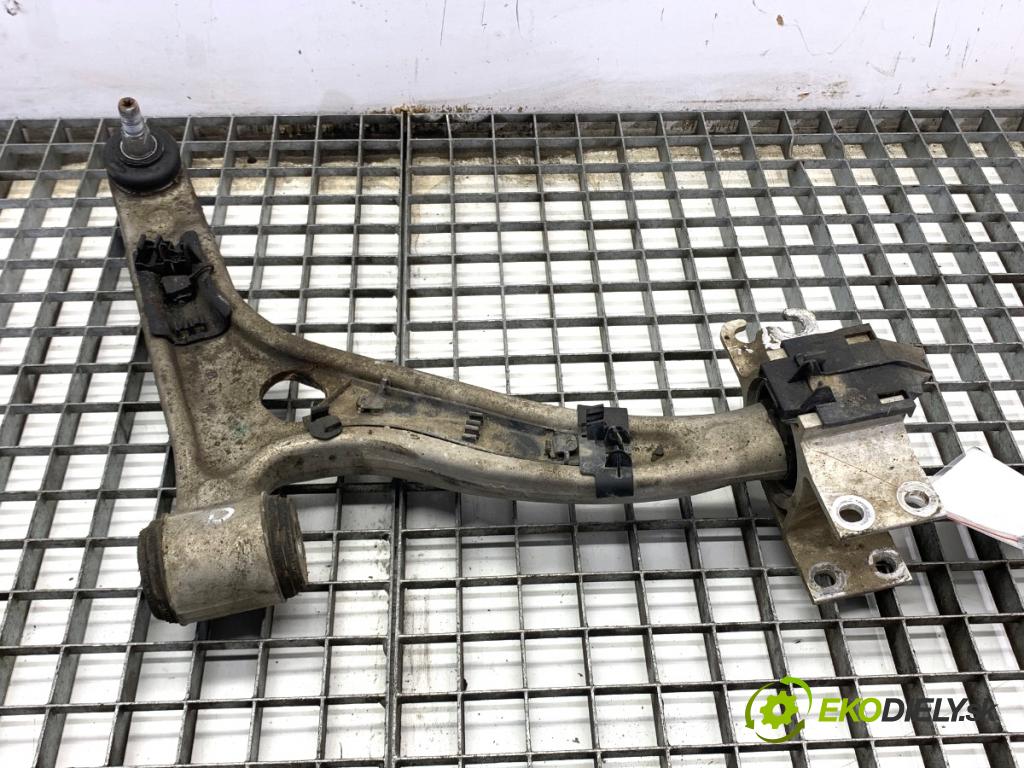 MERCEDES-BENZ W176 liftback 2017 90 kW A 180 (176.042) 1595 Rameno pravy predný 